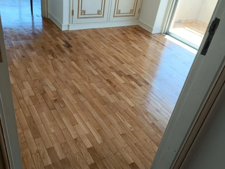 Depois — remate de soalho em vão de porta