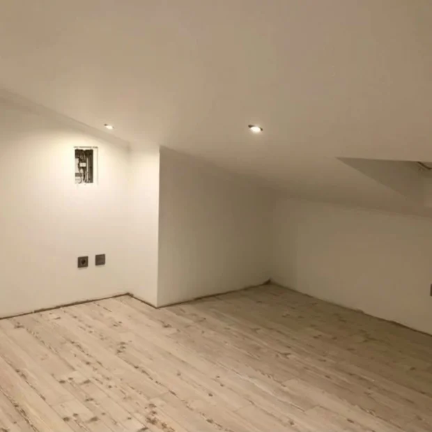 Antes — piso superior concluído em pintura, antes do revestimento