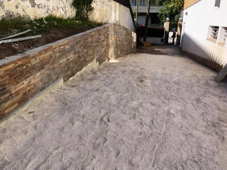 Depois — zona exterior concluída