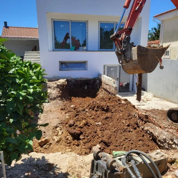 Durante — escavação para implantação da piscina