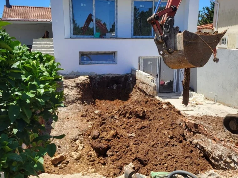 Durante — escavação para implantação da piscina