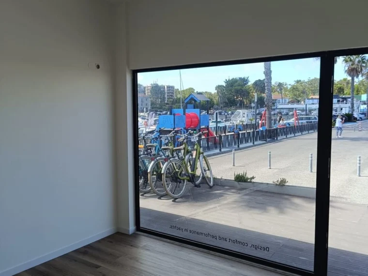 O mesmo espaço, vista para a rua