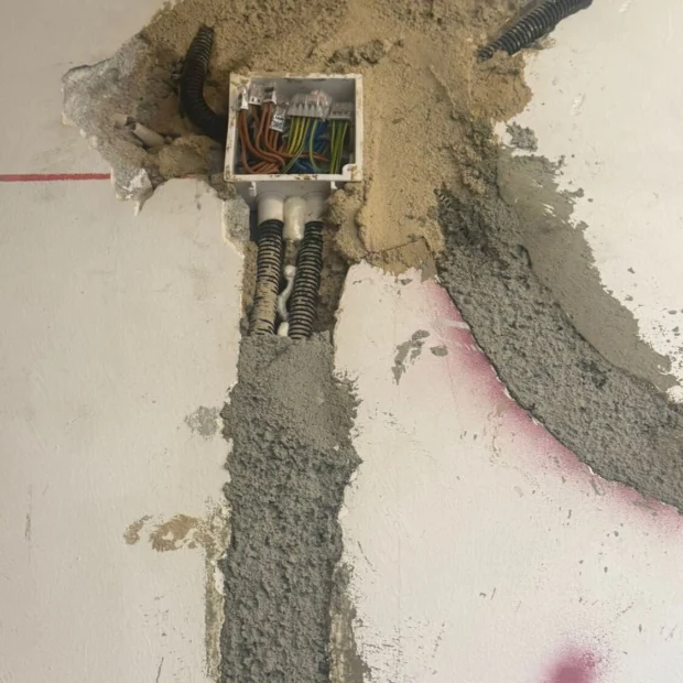 Roço vertical com caixa embutida e argamassada
