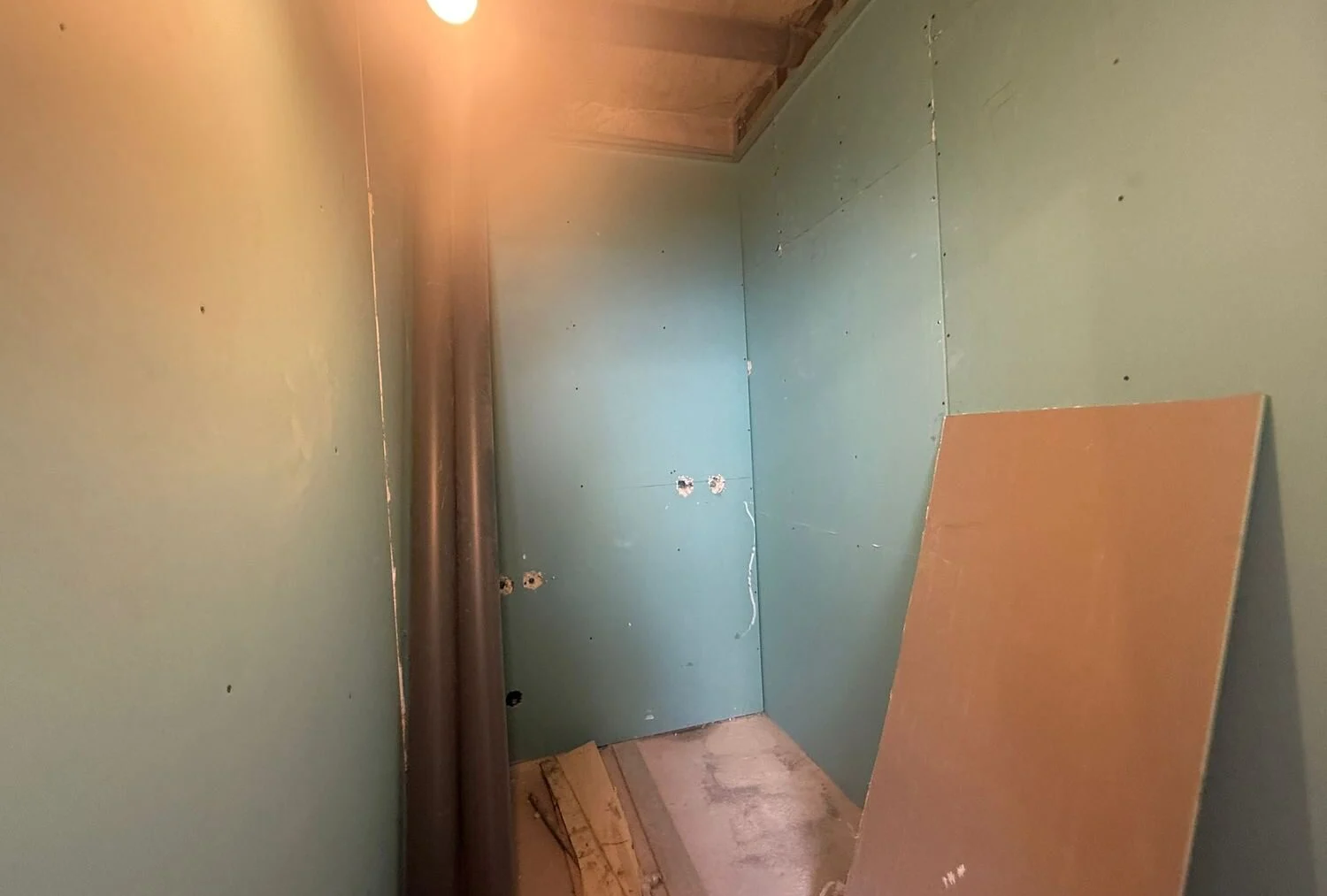 Partition in moisture-resistant board, wet area
