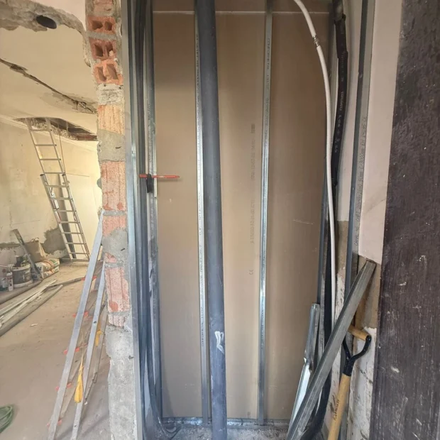 Riser in metal framing