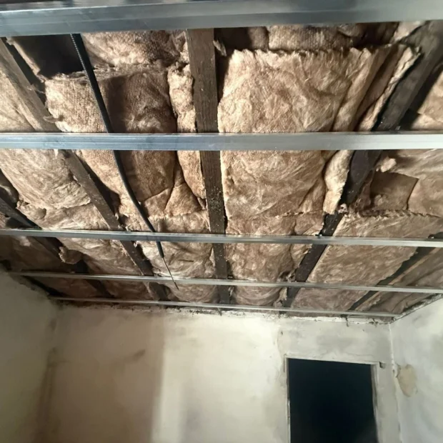 Estrutura de teto e isolamento