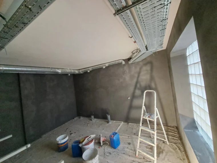 Microcement applied to a vaulted ceiling