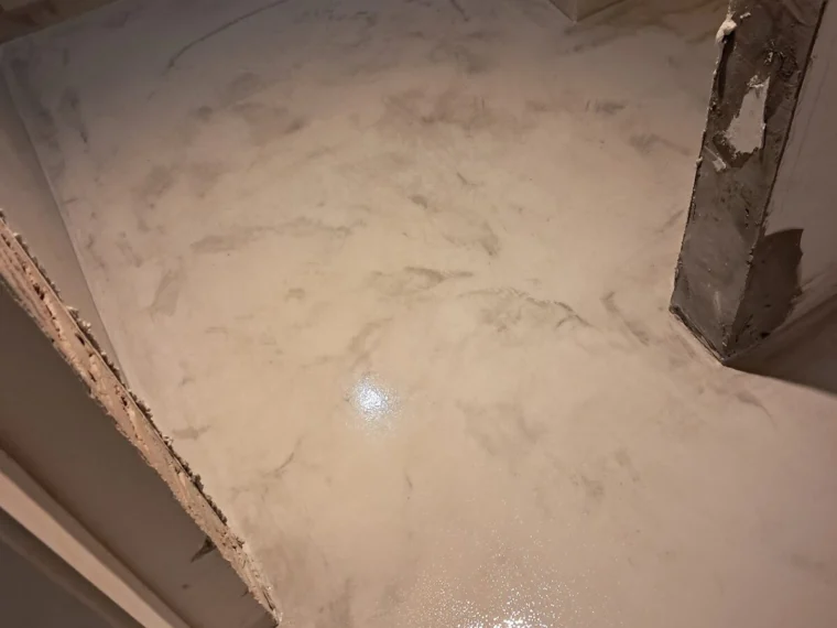Pavimento em microcimento com acabamento polido