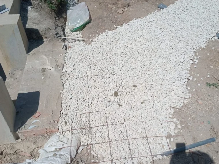 Preparação de pavimento exterior com malhasol